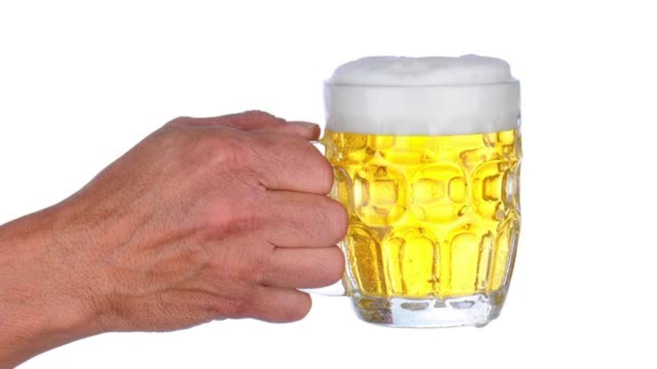 Пиво в руке