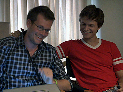 Author John Green shares 'apple visualization scale' and wows his followers  - Scoop Upworthy