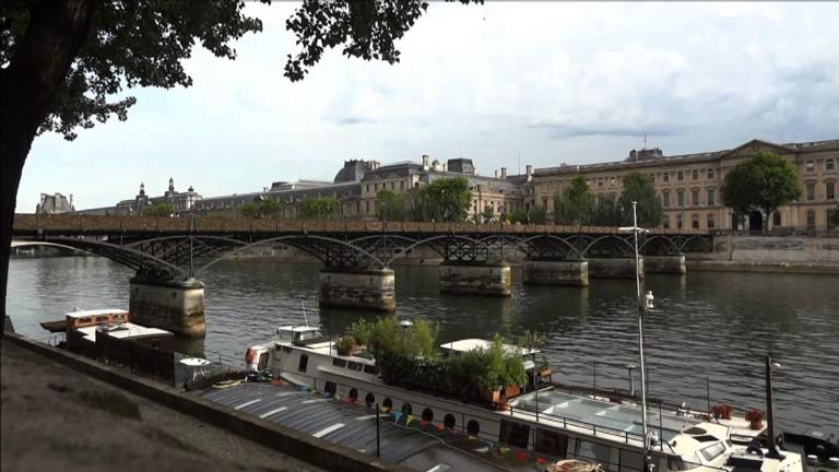 Locks of love' bridge in Paris evacuated after railing collapse