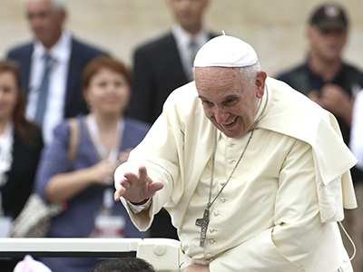 Pope urges Muslims to condemn extremism