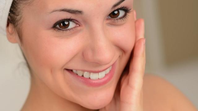 Why are women shaving their faces? Here's why people are talking about dermaplaning. thumbnail