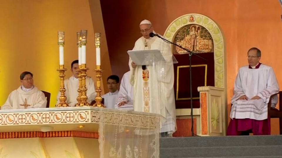 Pope's Manila mass draws record crowd of 6-7 million