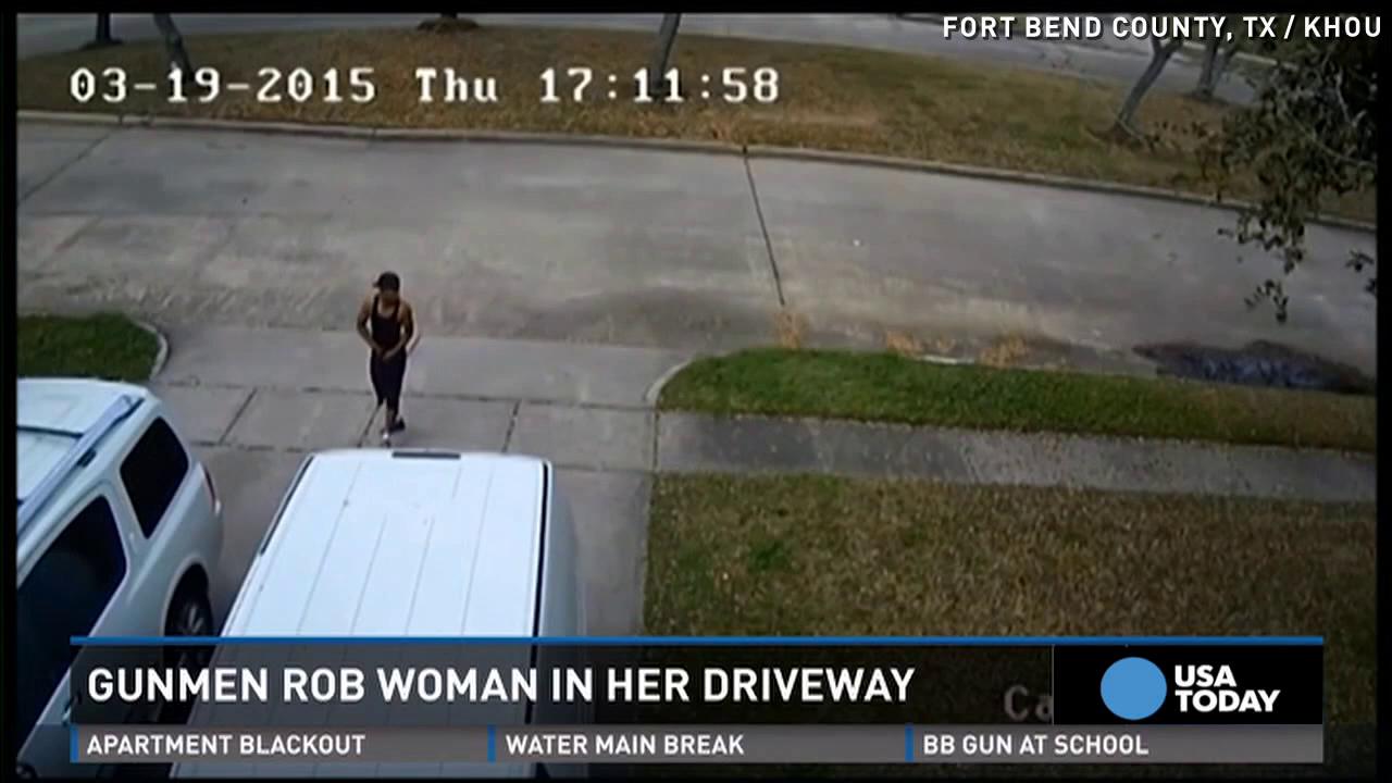 Caught On Camera Gunmen Rob Woman In Her Driveway 7226