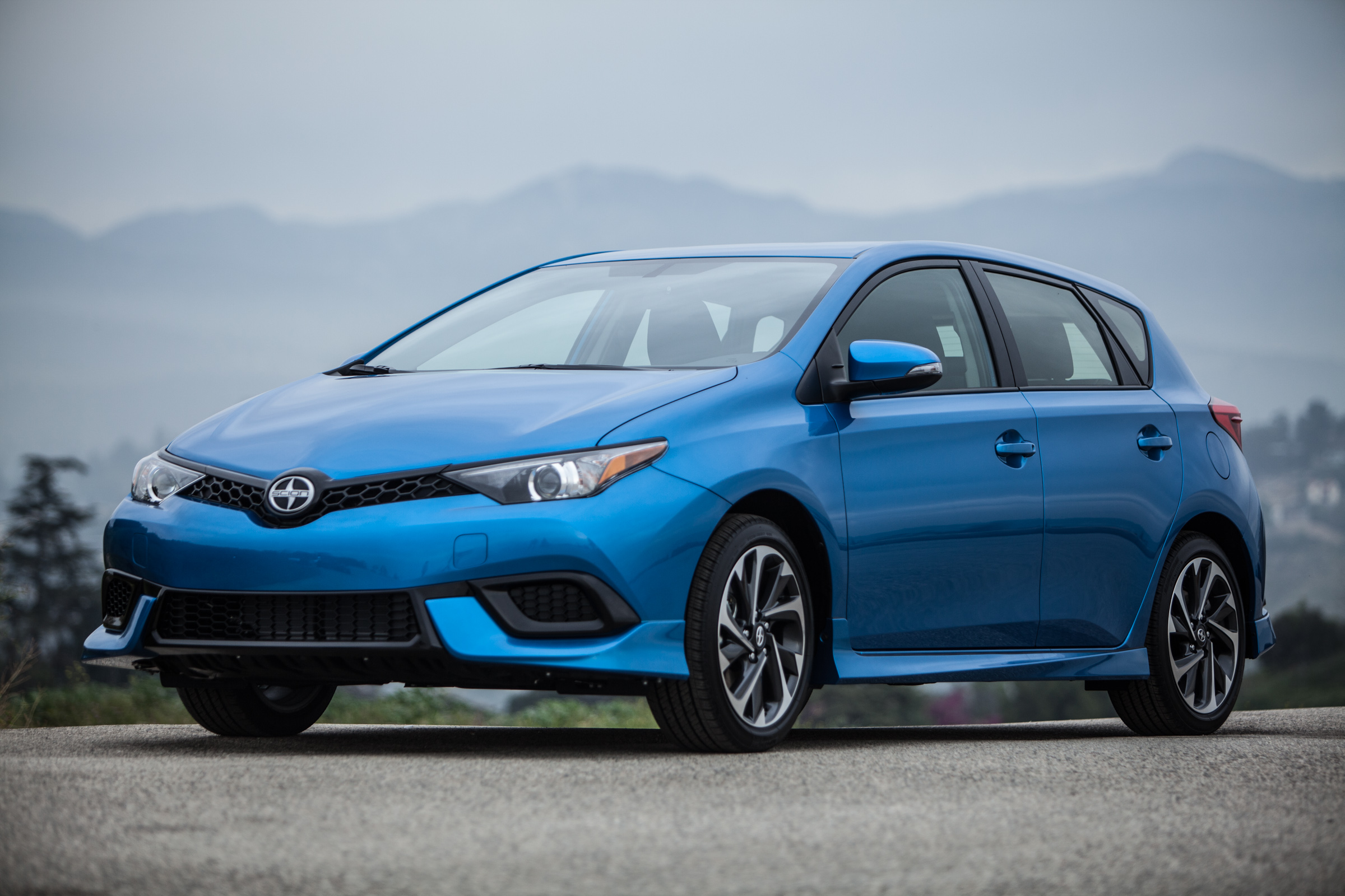 Scion unveils sporty new hatchback at New York Auto Show
