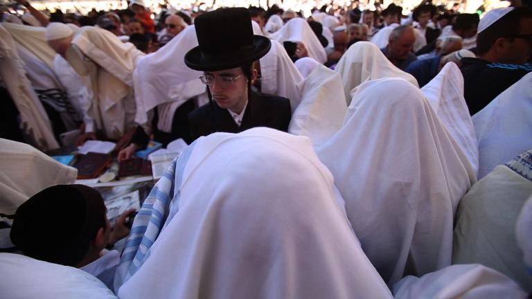 50,000 attend Jewish prayers at Jerusalem's western wall