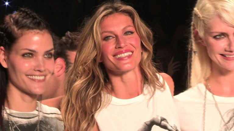 Watch Gisele Bundchen get teary during final lap on runway