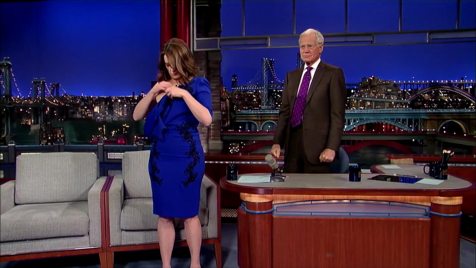 Tina Fey Bids David Letterman Good Bye With Her Last Dress Ever