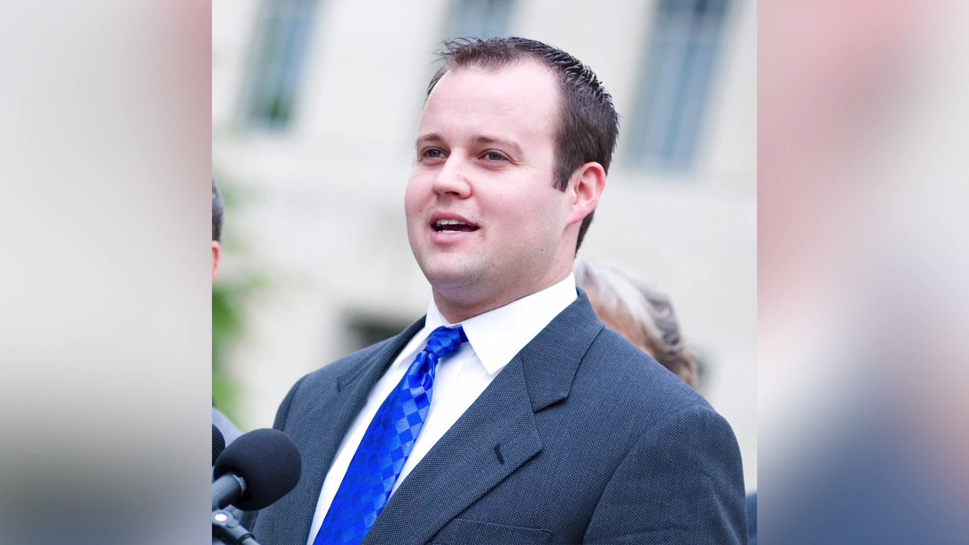 Josh Duggar apologizes after sex abuse allegations surface