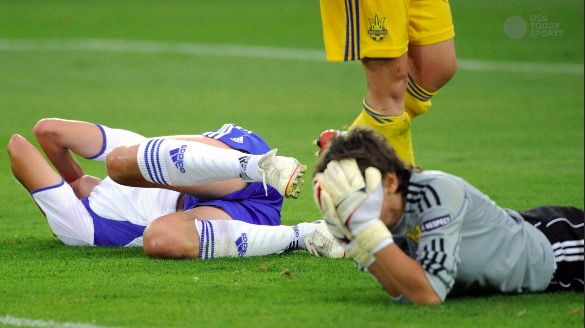 Heading a soccer ball might hurt women's brains more than men's