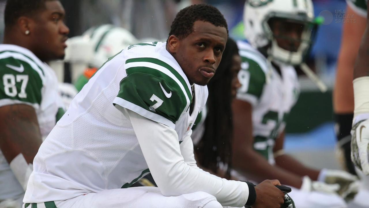 Jets' Geno Smith 'sucker-punched' by teammate, out up to 10 weeks with  broken jaw