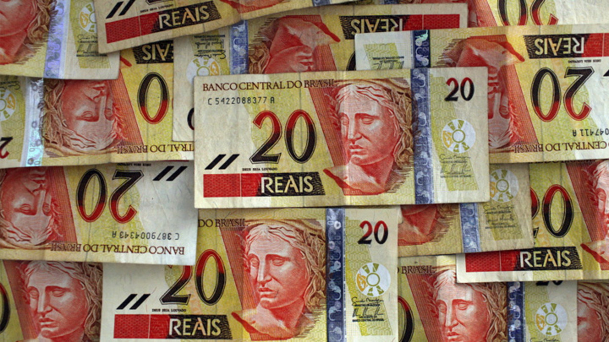 Brazilian Real Drops to Record Low Against U.S. Dollar - Bloomberg