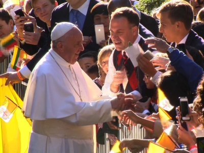 Pope Greets Crowd Before White House Visit