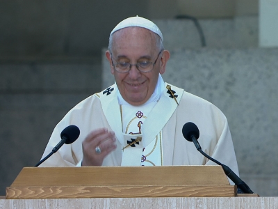 Pope Francis Concludes First Mass in the US