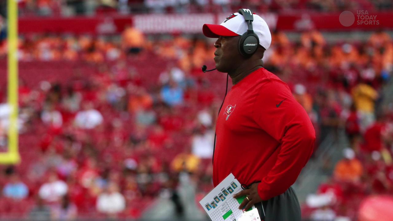 Buccaneers shockingly fire coach Lovie Smith