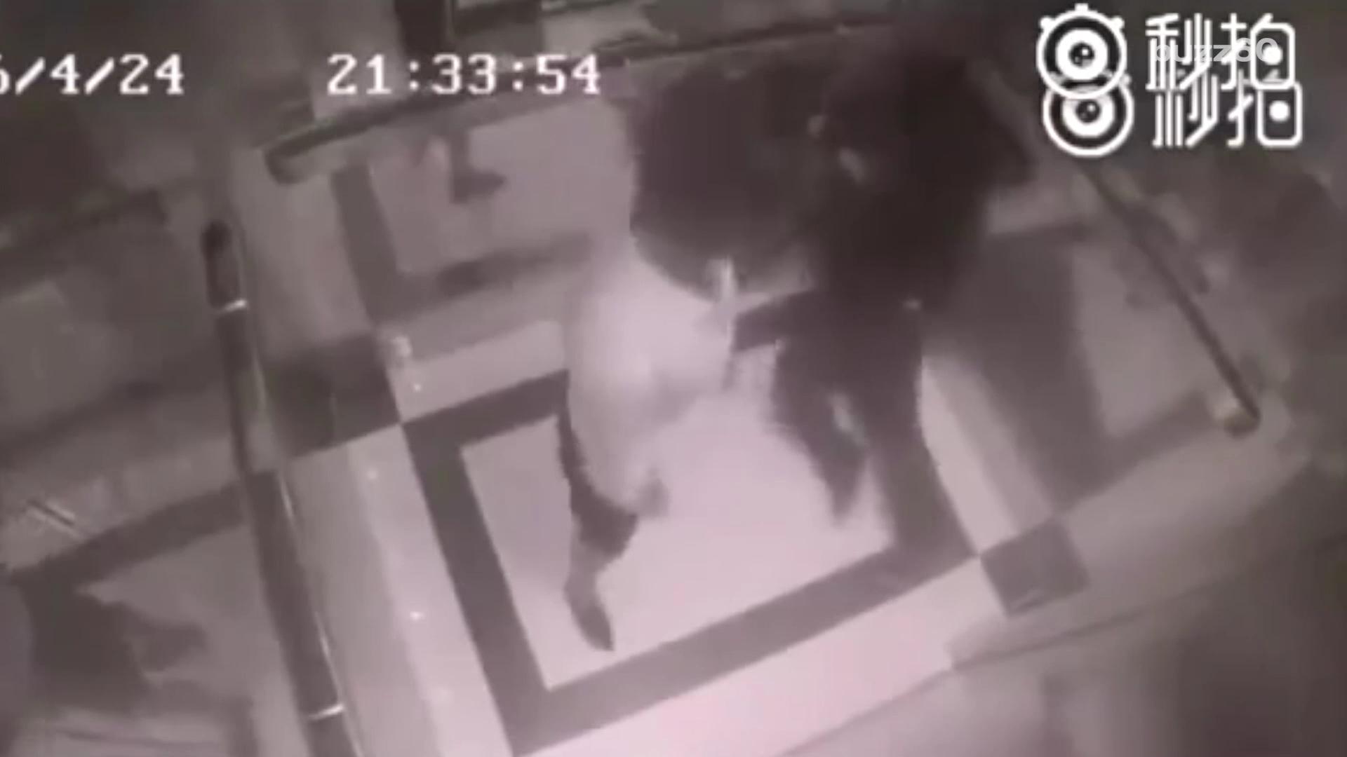 Woman Beats Man Up In Elevator 7278
