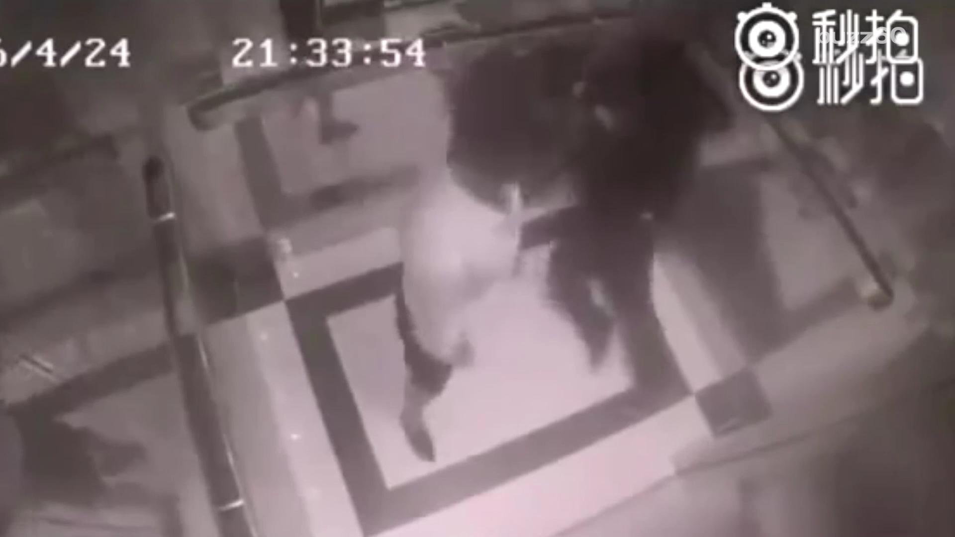 Woman beats man up in elevator