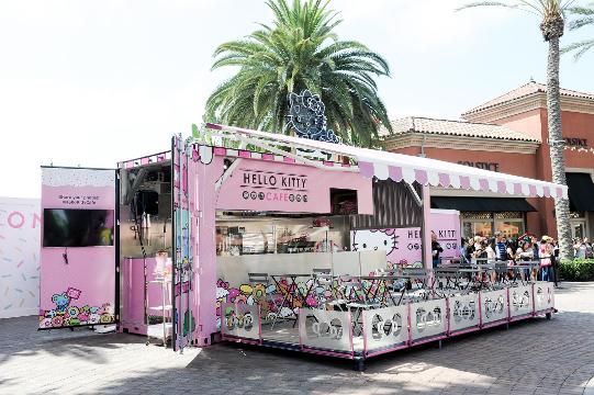 Hello Kitty Cafe Truck - A Day In The Lalz