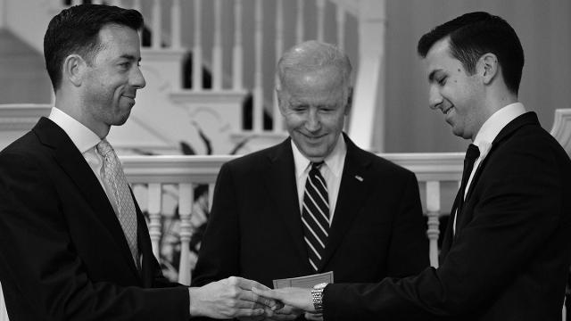 Vp Joe Biden Just Officiated His First Wedding For A Same Sex Couple 8031