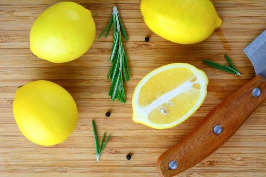 How to use lemons for cleaning - 10 ways to use lemons to clean