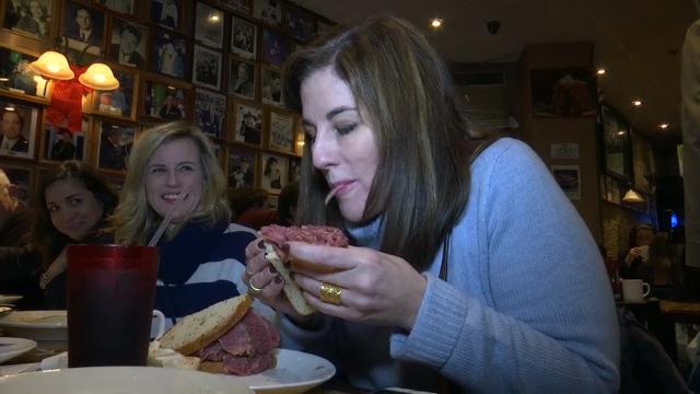 Nyc S Famed Carnegie Deli Says Goodbye After 79 Years