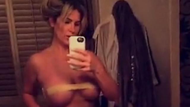 Kim Zolciak-Biermann wears nearly-nude bikini in Snapchat selfie.