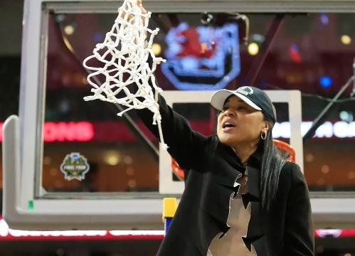South Carolina's Dawn Staley shoots down coaching men's basketball