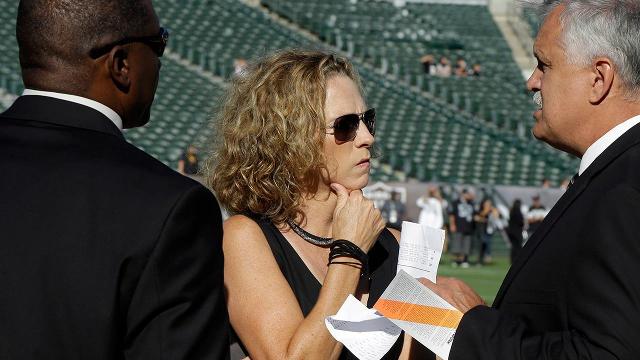 Meet Beth Mowins: MNF announcer explains how to call your first