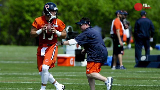 Bears linebacker Jerrell Freeman saves man with Heimlich maneuver at airport