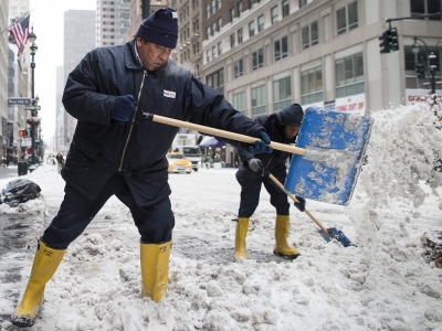 Northeast digs out from big winter storm