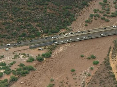 Heavy rains flood Arizona roads