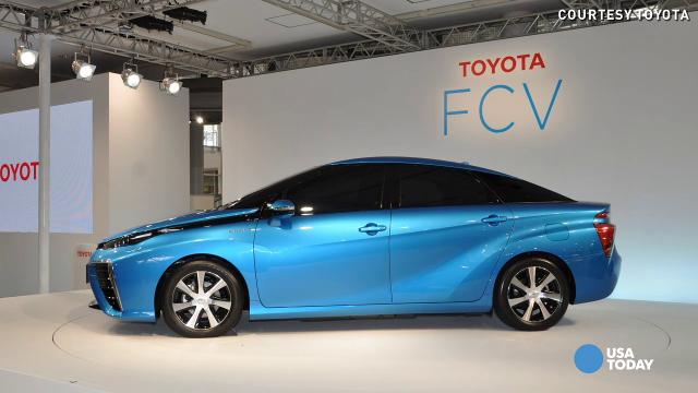Toyota quietly rolls 2015 fuel cell car into town