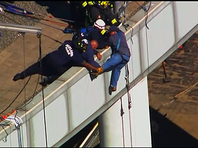 Raw: Window washers rescued from high-rise
