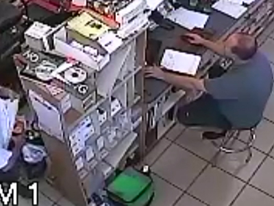 Raw: Alleged thief sticks chainsaw down pants