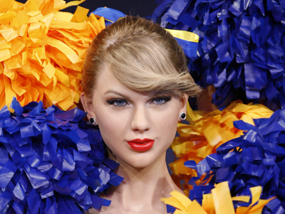 Fans get to 'shake it off' with Taylor Swift