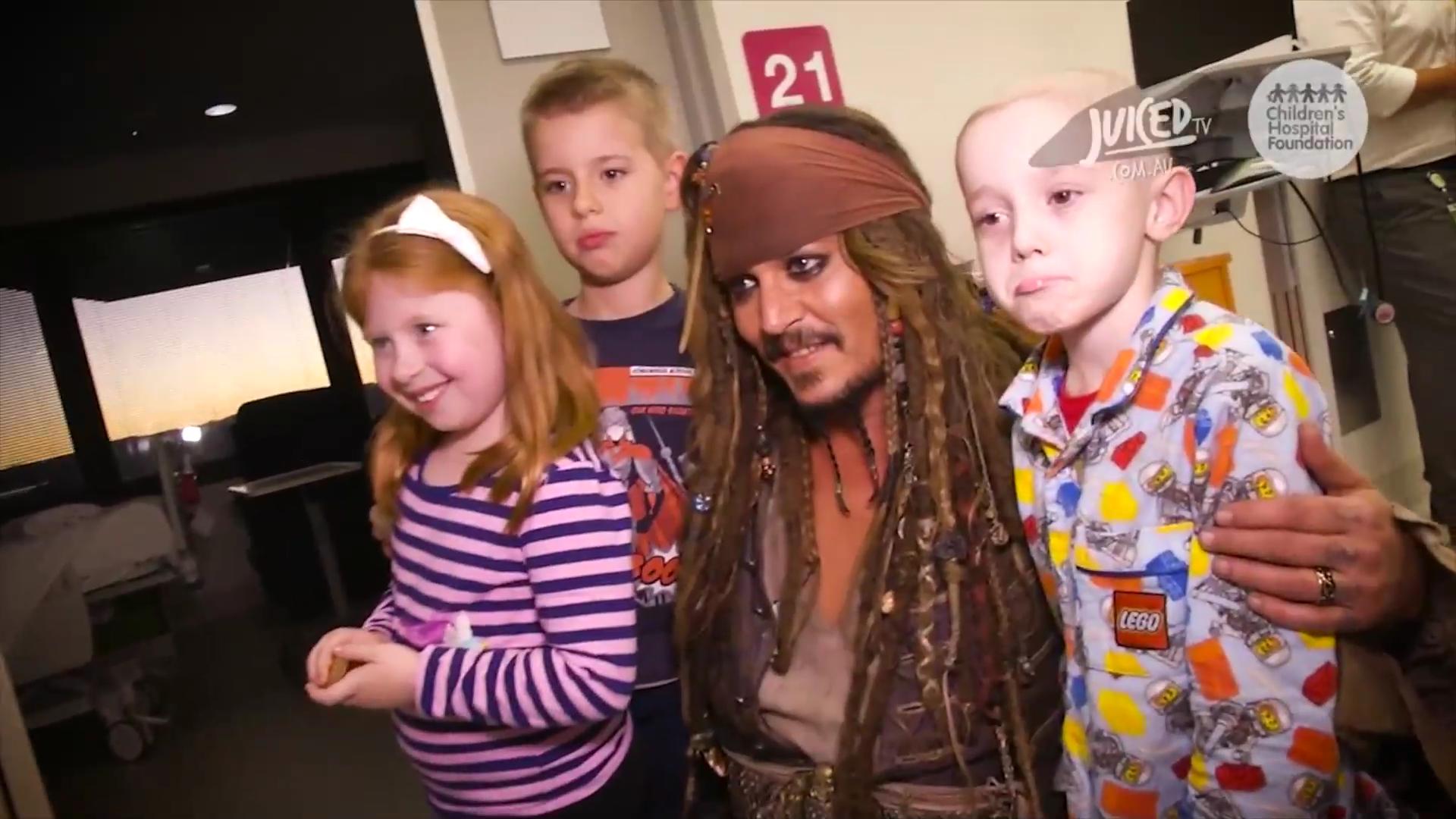 Johnny Depp visits children's hospital dressed as Jack Sparrow