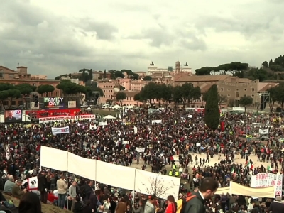 Raw: Italy Protest Against Legalizing Gay Unions