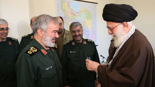 Iranian commanders receive medals for capturing US sailors